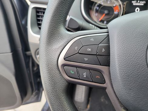 Used 2021 Jeep Cherokee Latitude FWD image 28