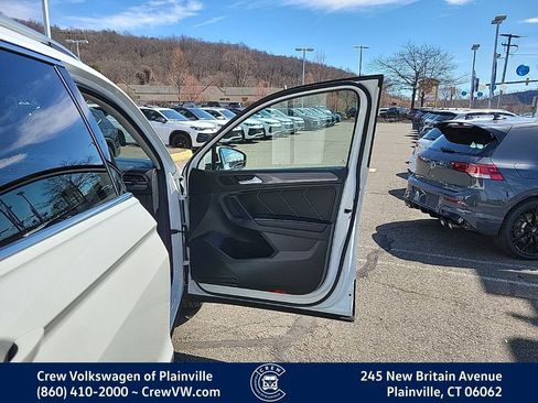 Certified 2023 Volkswagen Tiguan SE w/ Panoramic Sunroof Package image 42