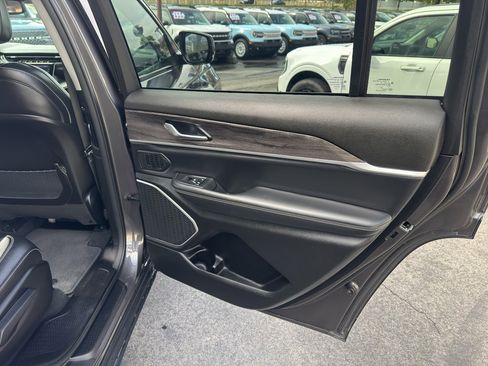 Used 2023 Jeep Grand Cherokee L Limited w/ Trailer Tow Group (B) image 26