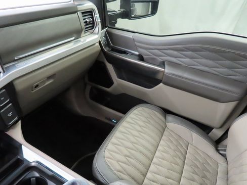 Used 2025 Ford F350 Platinum w/ Platinum Plus Package image 33