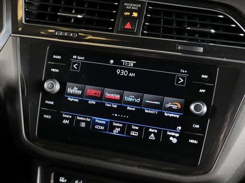 Used 2021 Volkswagen Tiguan SE AWD/4WD image 17
