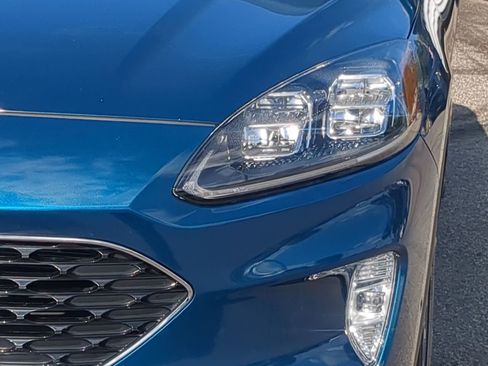 Used 2020 Ford Escape Titanium image 9