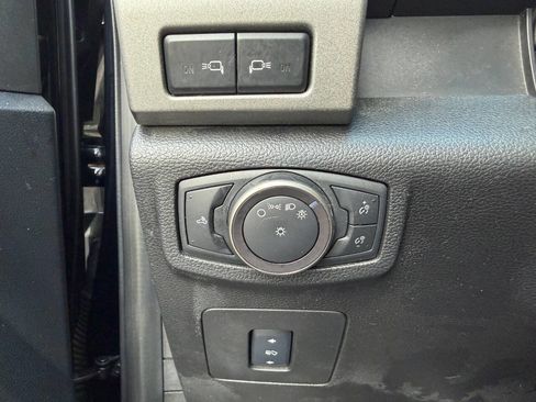 Used 2017 Ford F150 Raptor w/ Equipment Group 802A Luxury image 39