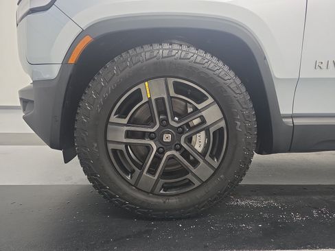 Used 2024 Rivian R1T Adventure AWD/4WD image 9
