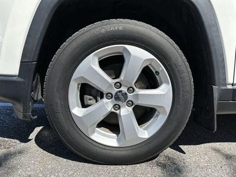 Used 2018 Jeep Compass Latitude FWD image 14