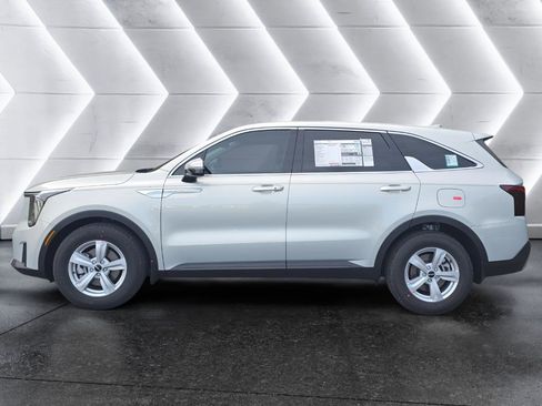 New 2026 Kia Sorento LX FWD image 2