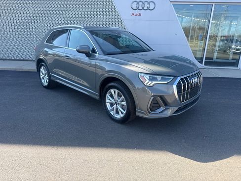 Used 2025 Audi Q3 2.0T Premium w/ Convenience Package image 2