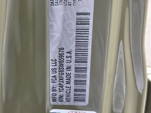 Used 2025 Jeep Wrangler Unlimited Rubicon w/ Safety Group image 43