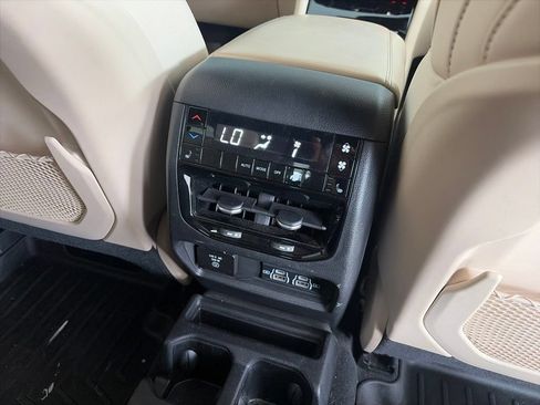 Used 2023 Jeep Grand Cherokee L Limited w/ Luxury Tech Group II AWD/4WD image 13