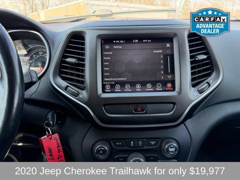 Used 2020 Jeep Cherokee Trailhawk w/ Cold Weather Group AWD/4WD image 17