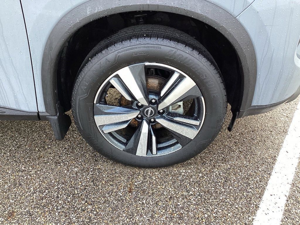 Used 2024 Nissan Rogue SL AWD/4WD image 39
