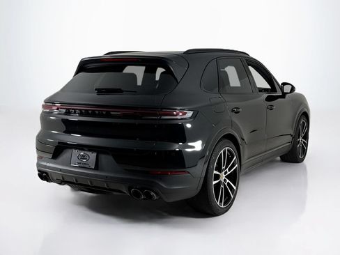 Used 2024 Porsche Cayenne AWD/4WD image 5