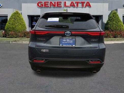 Used 2022 Toyota Venza LE image 15