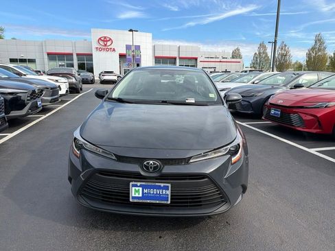 Used 2023 Toyota Corolla LE FWD image 2