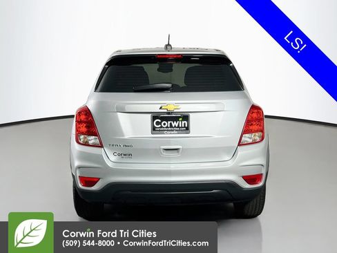 Used 2017 Chevrolet Trax LS AWD/4WD image 13