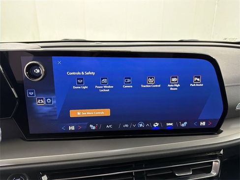 Certified 2025 Chevrolet Traverse LT image 31