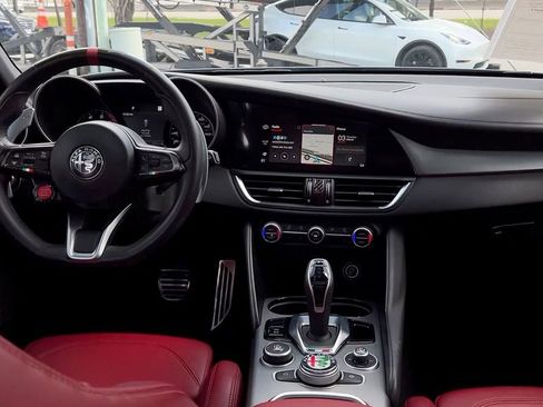 Used 2023 Alfa Romeo Giulia Veloce image 22