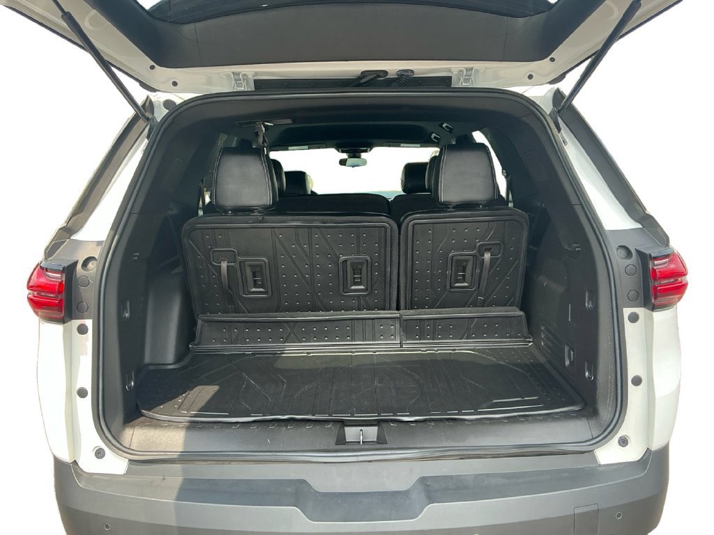 Used 2022 Chevrolet Traverse LT FWD image 24