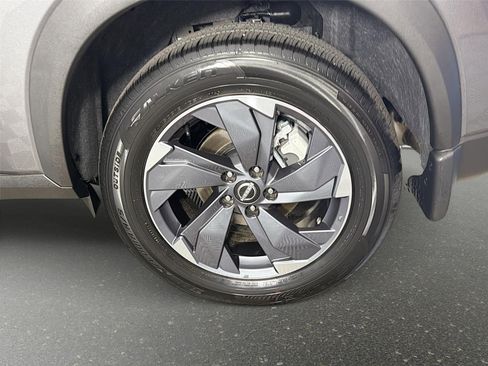 Certified 2026 Nissan Rogue SV FWD image 27