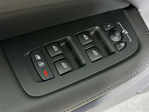 New 2026 Volvo V60 B5 Cross Country Plus w/ Climate Package image 18