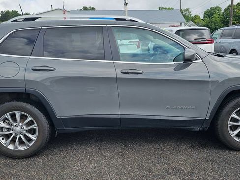 Used 2021 Jeep Cherokee Latitude Lux w/ Mopar Interior Package AWD/4WD image 9
