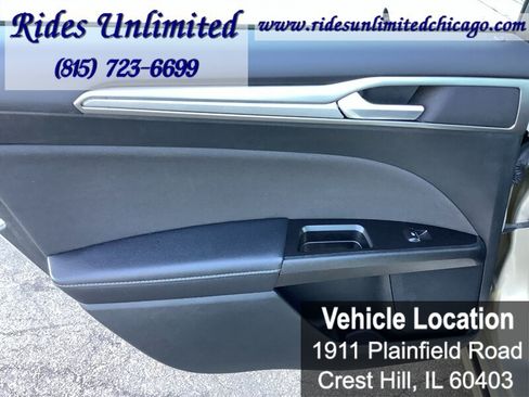 Used 2017 Ford Fusion SE FWD image 16