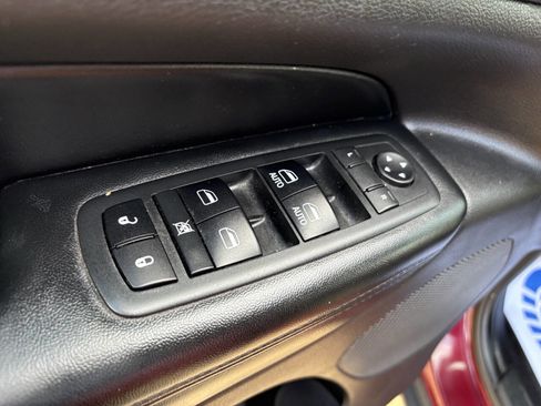 Used 2018 Jeep Grand Cherokee Laredo image 32