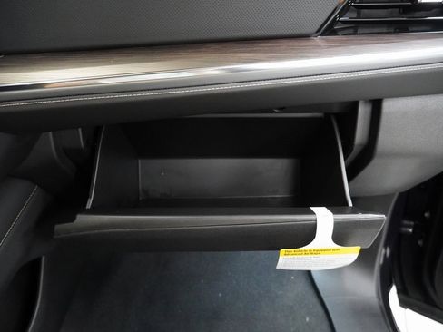 New 2025 Chevrolet Suburban Premier image 33