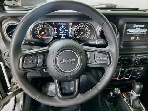 Used 2023 Jeep Gladiator Sport AWD/4WD image 11