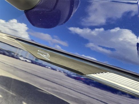 Used 2022 Volkswagen Tiguan SEL R-Line image 19