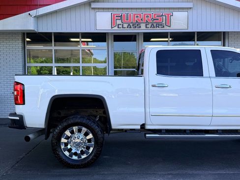 Used 2019 GMC Sierra 2500 Denali w/ Duramax Plus Package AWD/4WD image 11
