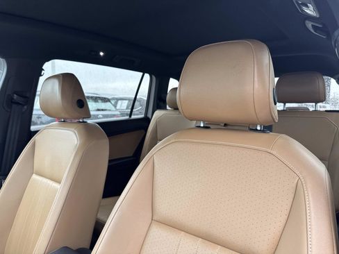 Certified 2022 Volkswagen Tiguan SE R-Line image 23