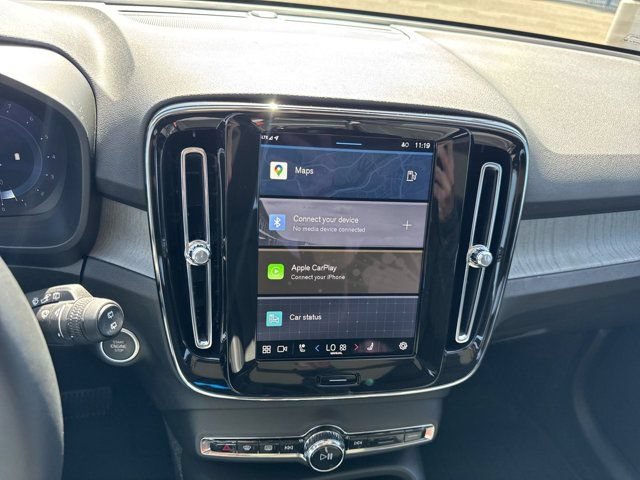 Certified 2025 Volvo XC40 B5 Core w/ Protection Package Premier AWD/4WD image 28