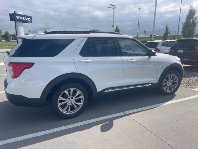 Used 2020 Ford Explorer XLT w/ Equipment Group 202A AWD/4WD image 4