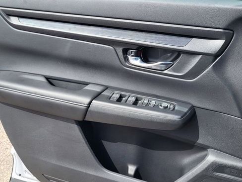Used 2025 Honda CR-V LX image 12