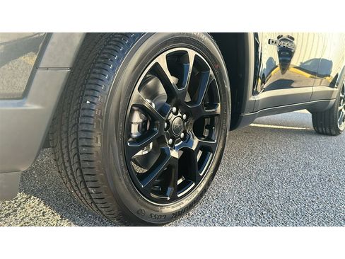New 2026 Jeep Compass Latitude AWD/4WD image 10