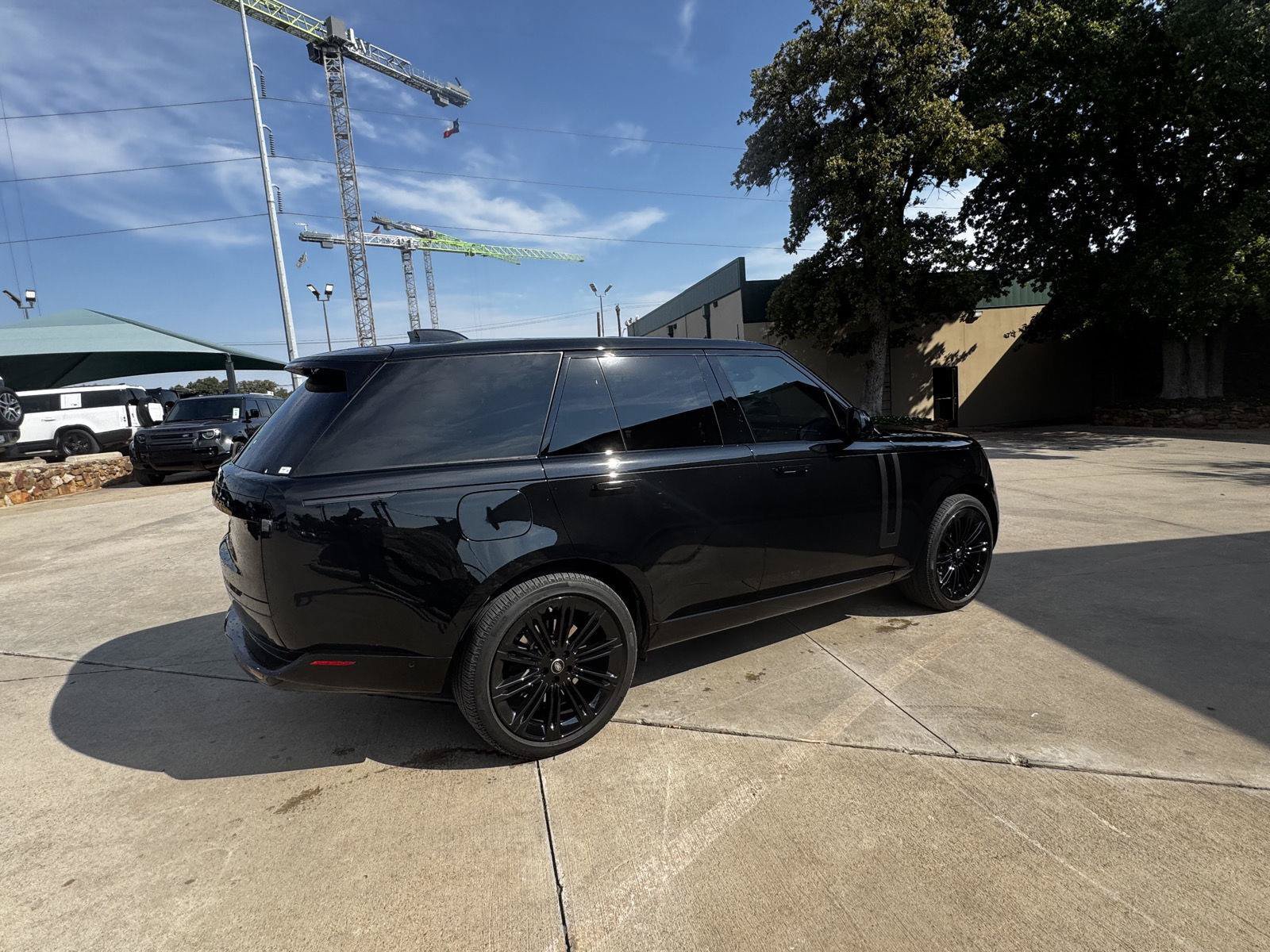 Certified 2025 Land Rover Range Rover SE AWD/4WD image 9