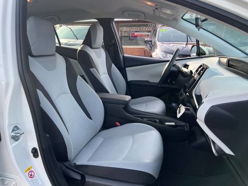 Used 2016 Toyota Prius Two image 16