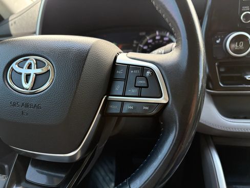Used 2020 Toyota Highlander XLE FWD image 30