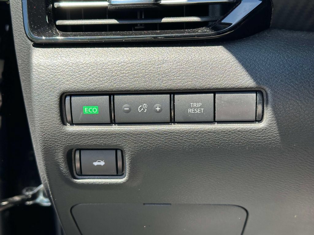 Certified 2023 Nissan Sentra SR w/ SR Premium Package FWD image 27