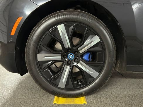 Used 2023 BMW iX xDrive50 w/ Sport Package AWD/4WD image 14