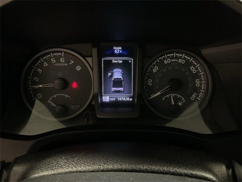 Used 2016 Toyota Tacoma TRD Sport image 23