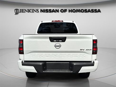 Used 2024 Nissan Frontier SV image 13