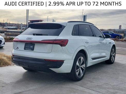 Certified 2024 Audi Q8 e-tron Premium image 3