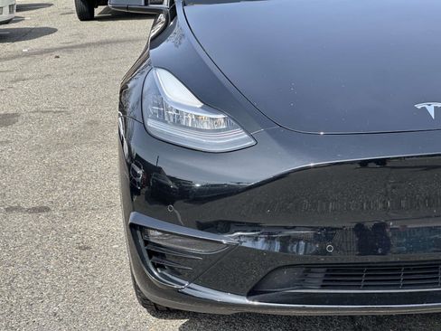 Used 2021 Tesla Model Y Long Range image 9