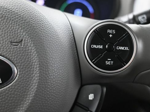 Used 2016 Kia Soul EV + FWD image 22