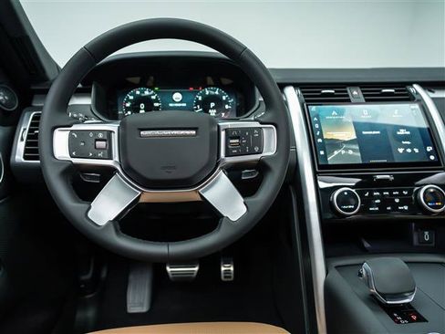 New 2026 Land Rover Discovery Limited Edition AWD/4WD image 20