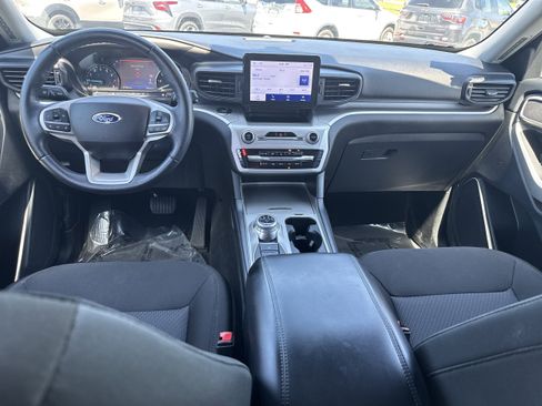 Used 2022 Ford Explorer XLT AWD/4WD image 15