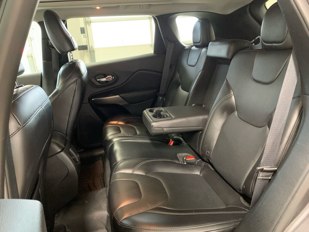 Used 2019 Jeep Cherokee Limited w/ Technology Group AWD/4WD image 22