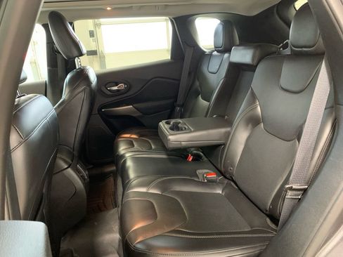 Used 2019 Jeep Cherokee Limited w/ Technology Group AWD/4WD image 22